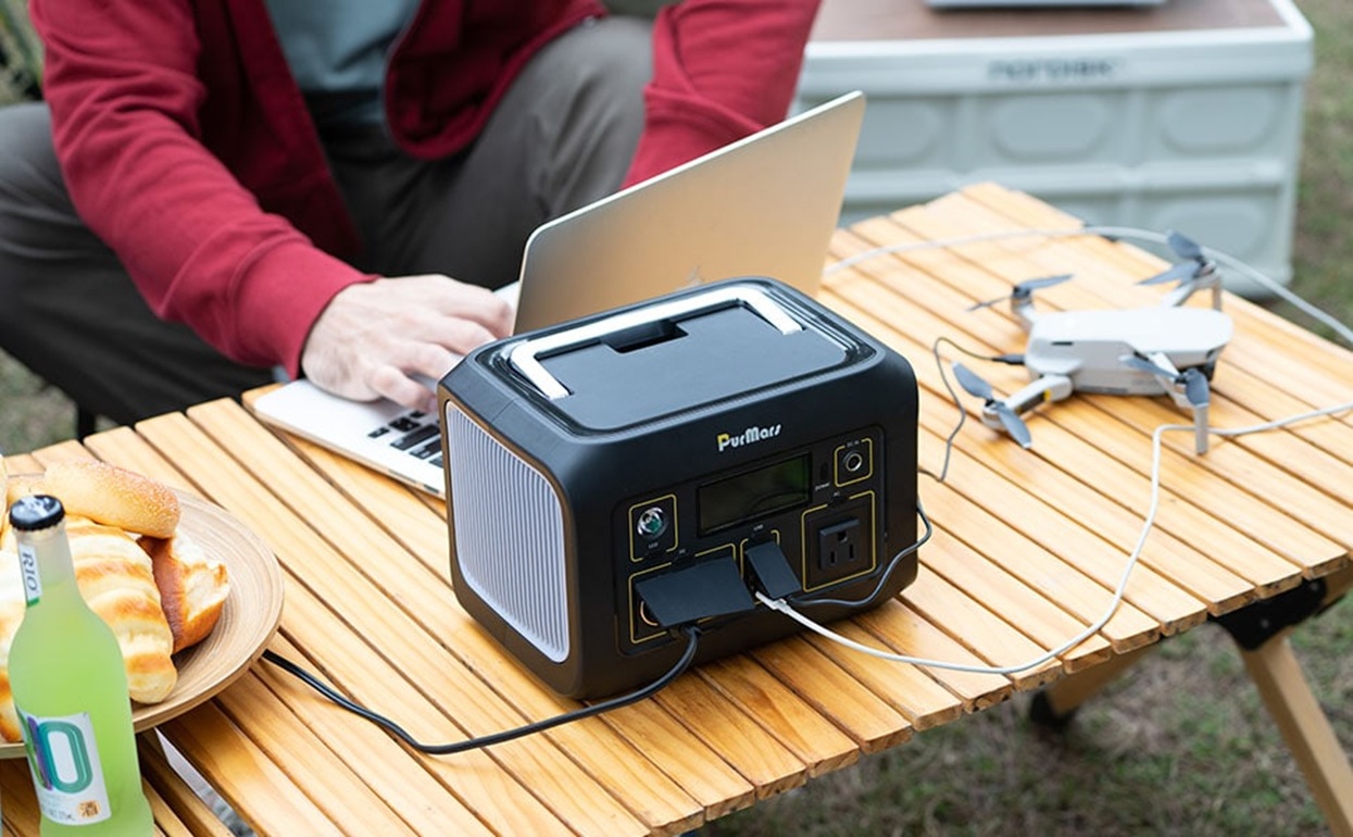 Portable Outdoor Energy Storage Station for Emergency Laptop Charging